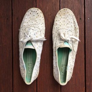 White Canvas Flower Embroidered Keds